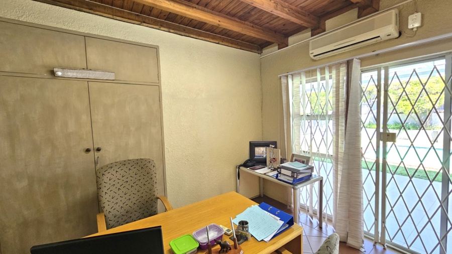 6 Bedroom Property for Sale in Schoemansville North West